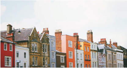 Mercado Inmobiliario del Reino Unido Muestra un Crecimiento Moderado en Medio de la Incertidumbre